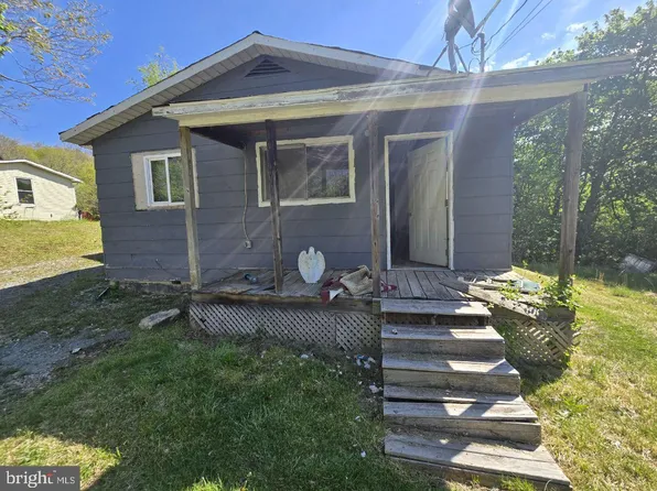 440 Bird Ln, Bluefield, WV 24701