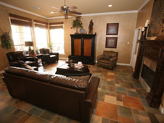 2nd image of 4712 Rosewood Dr