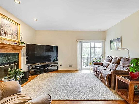 5th image of 50 Bellerose Ave