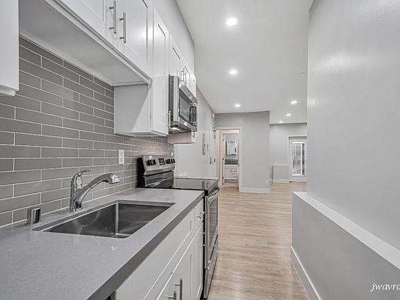 2nd image of 1651 California St #1650-C