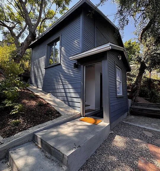 2449 Riverside Pl #REAR HOUSE — Photo 26