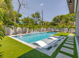 2135 W Beach St, Tampa, FL 33607