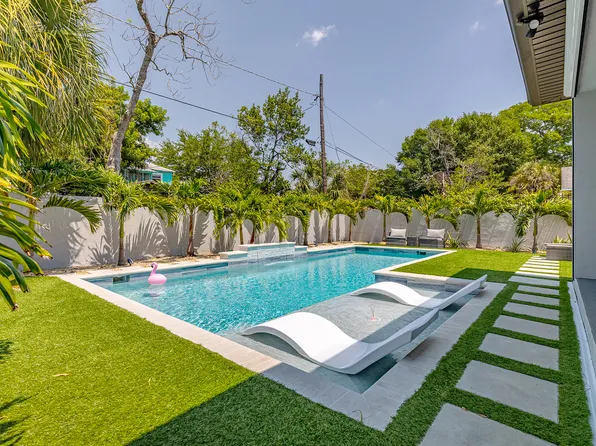 2135 W Beach St, Tampa, FL 33607