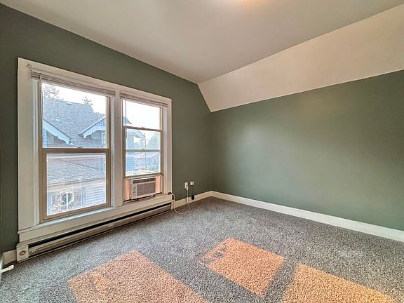 3rd image of 1122 W Augusta Ave #2