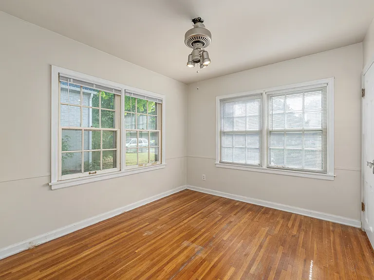 141 N Bleckley Dr — Photo 6