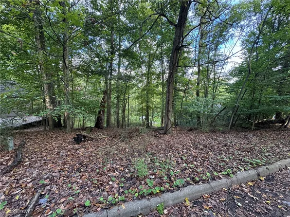 Colony Park Ct, Zanesville, OH 43701