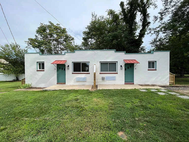 402 President Ln #B — Photo 2