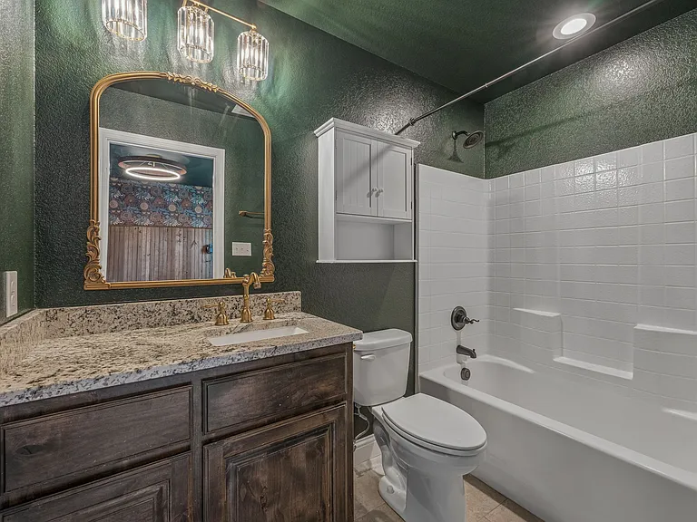 2604 Santiago Dr — Photo 10