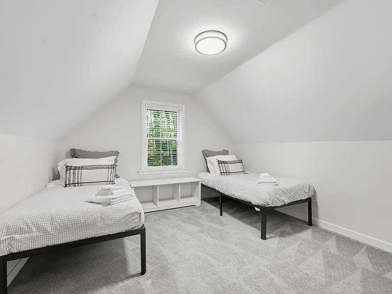 121 W Wakefield Blvd — Photo 20