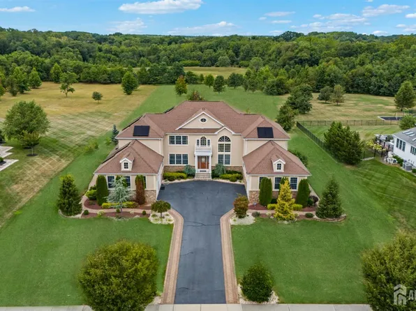 5 Bouvier Ln S, East Brunswick, NJ 08816