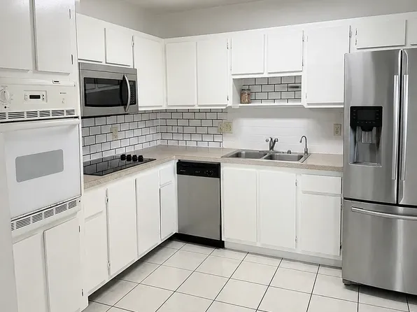 205 Lakeview Dr APT 102, Fort Lauderdale, FL 33326
