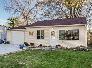 1114 Jones St, Le Claire, IA 52753