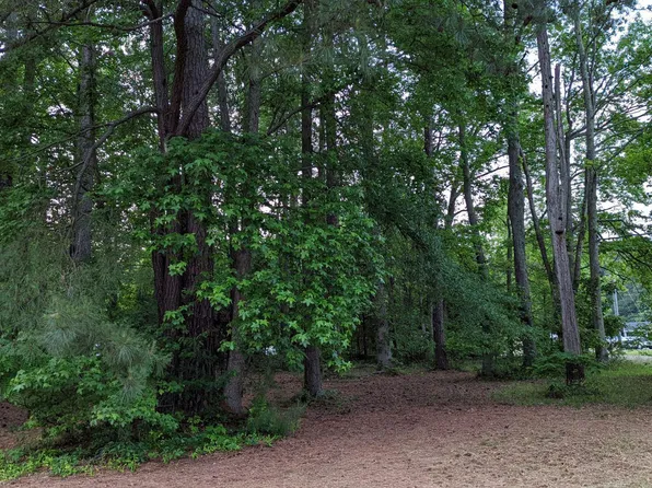 79 S Glebe Rd, Montross, VA 22520