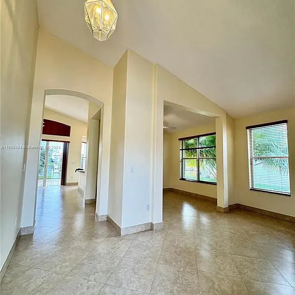 2591 SW 190th Ave — Photo 6