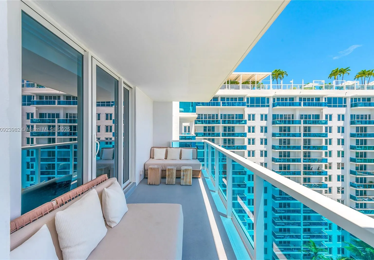 2399 Collins Avenue Condo — Photo 3