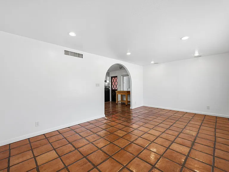 8639 E Virginia Ave — Photo 2