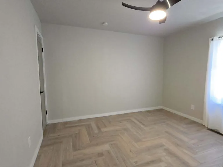 804 E Noble Ave — Photo 12