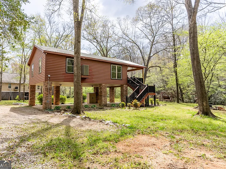 597 Meadow Brook Ln — Photo 6
