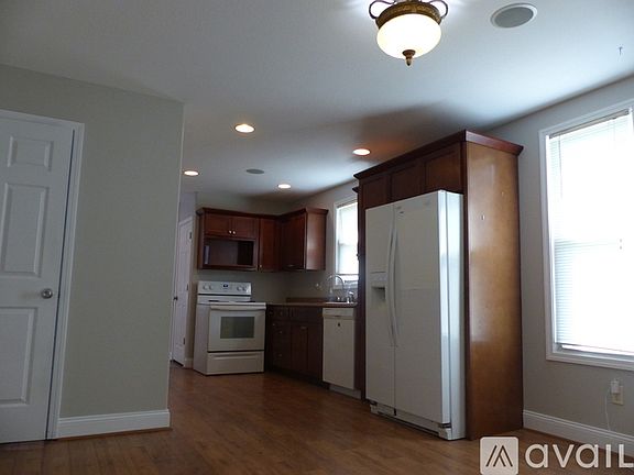 4th image of 3921 Lloyd St