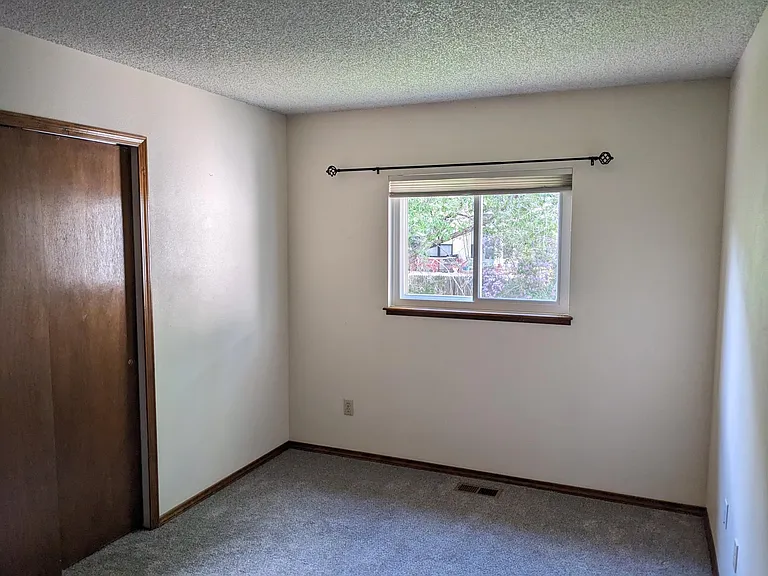 6220 Pemberton Way — Photo 15