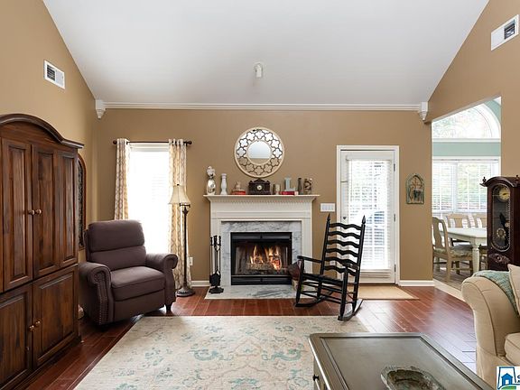 5th image of 227 Meadowlark Dr