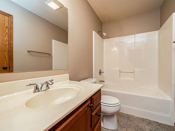 5th image of 704 Duchess Dr