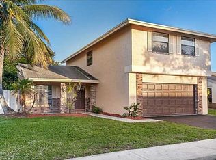 620 Green River Ln, Davie, FL 33325