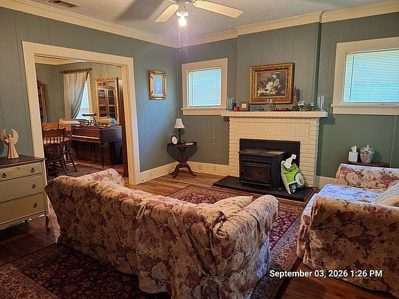 4th image of 90 Shamrock Dr