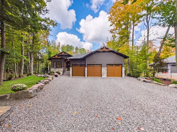 1072 Xavier St, Gravenhurst, ON P0E 1G0