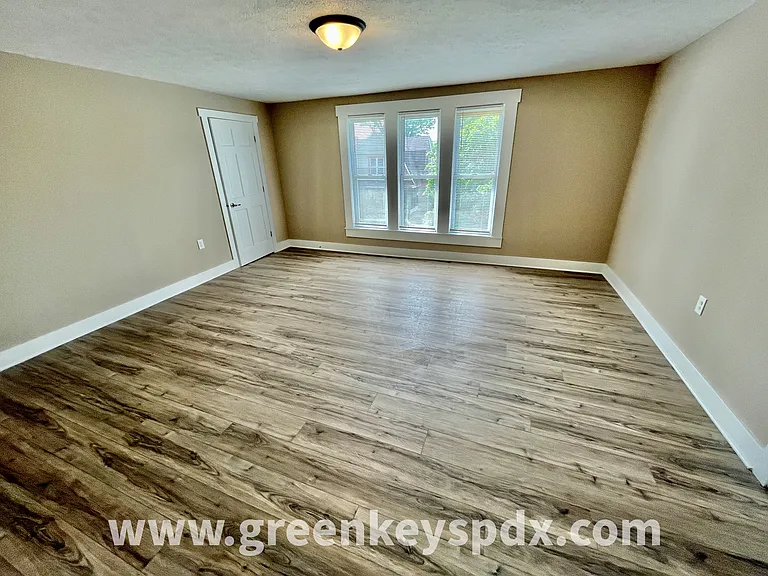 3175 N Kenwood Ave — Photo 20