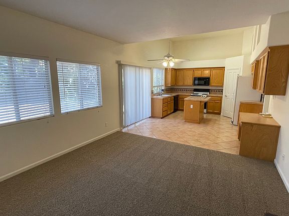 4th image of 68 White Birch Ct