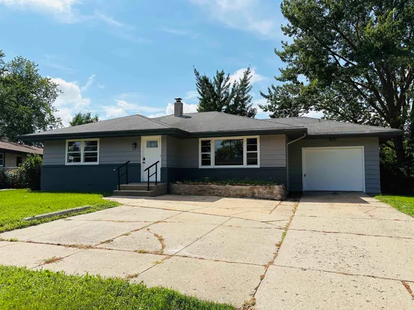 5111 Upland Dr, Rockford, IL 61108