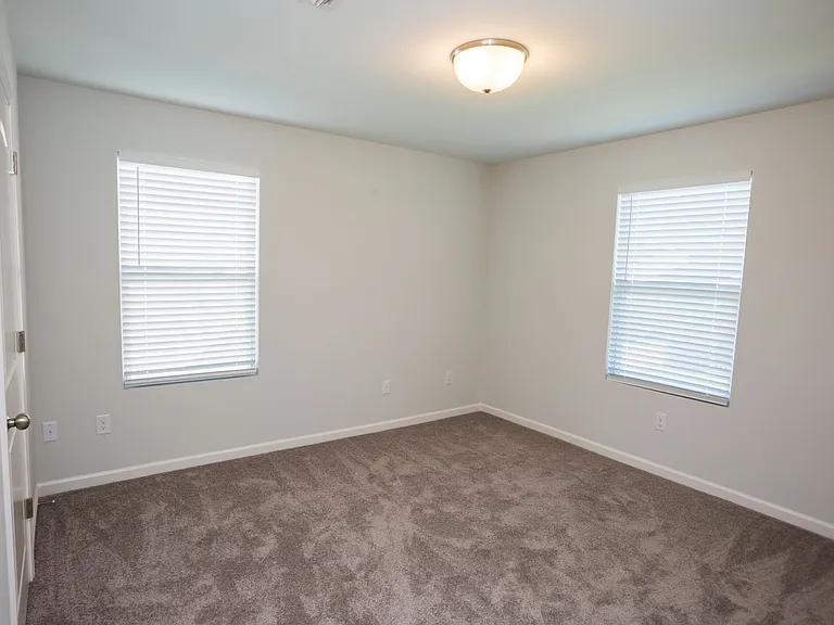 112 Raphael Pl — Photo 4