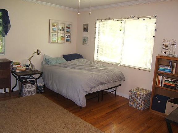 5th image of 1208 Woodland Ave NE