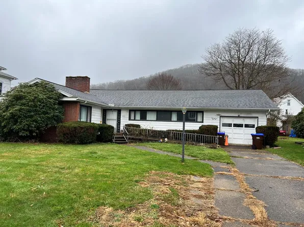 533 Elk St, Franklin, PA 16323