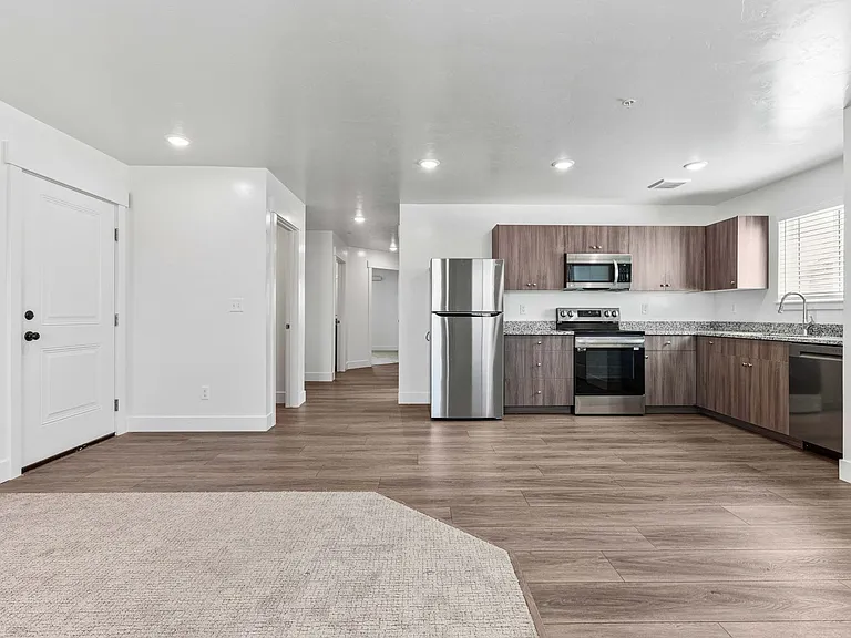 3 Bedroom 1.5 Bathroom — Photo 23