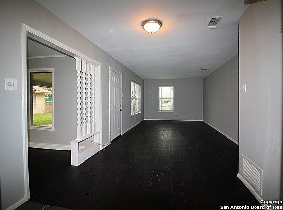 5th image of 2115 Westvale Dr