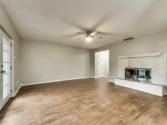 5th image of 520 Southlake Dr