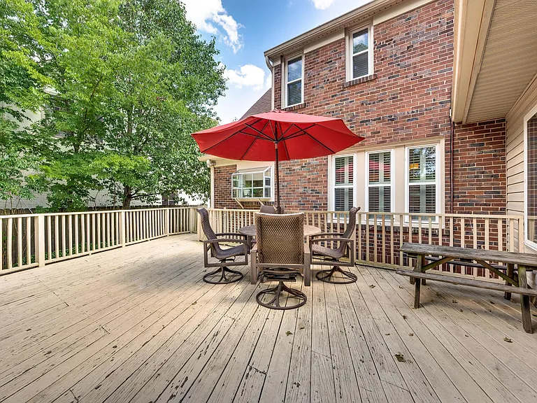 1114 Woodvale Dr — Photo 27