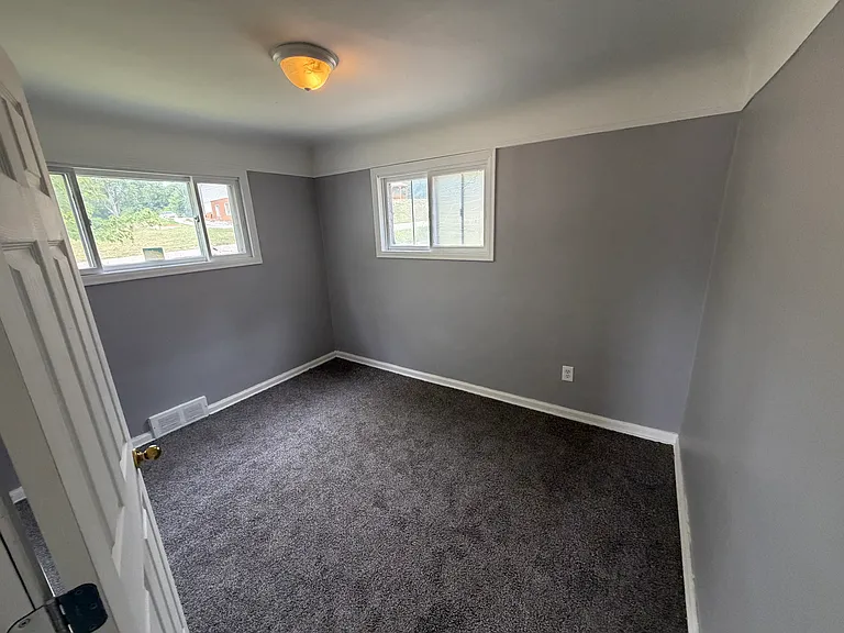 2064 Lavelle Rd — Photo 4