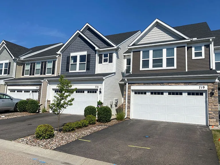 721 Wildflower Ln — Photo 1
