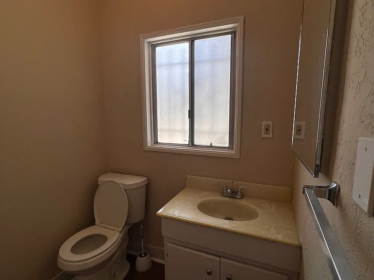 6601 Miramonte Blvd — Photo 28