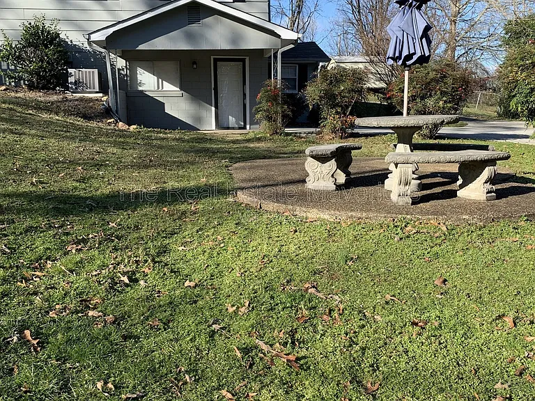 409 Longview Dr #B — Photo 2