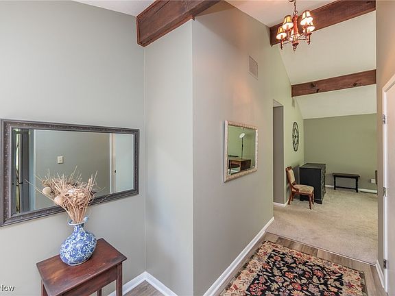 4th image of 140 Parkview Dr