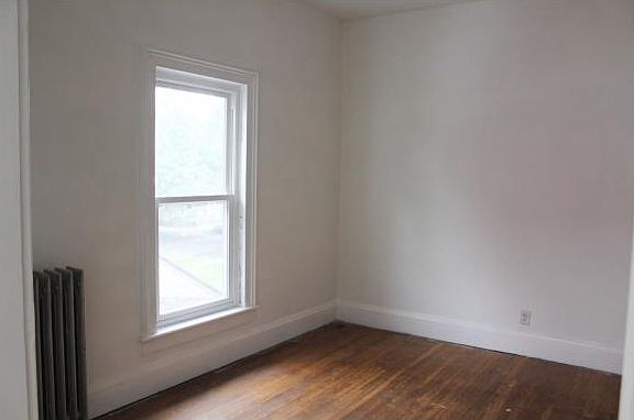 3rd image of 181 Hawley St