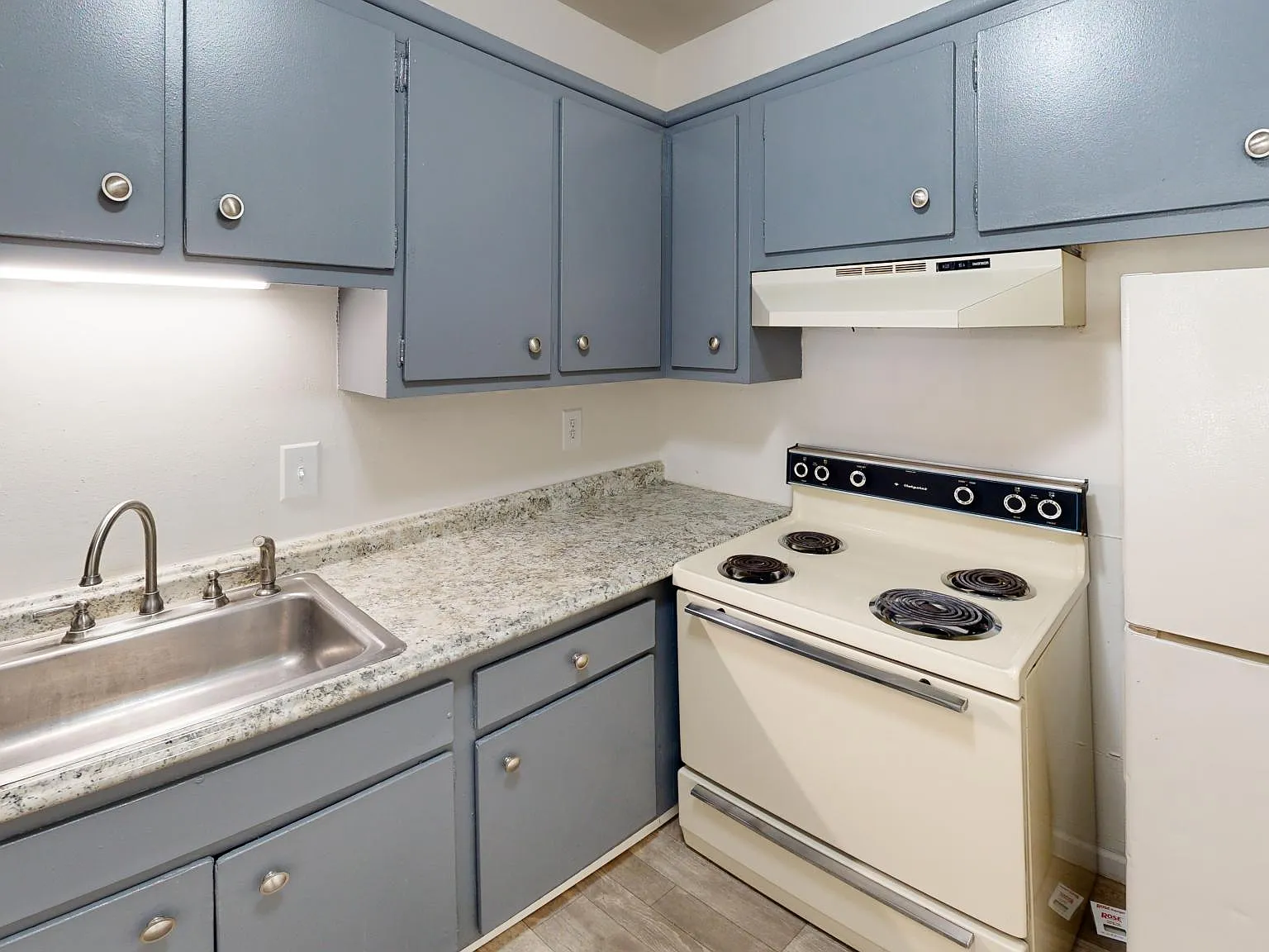 Denway Circle Apartments — Photo 3
