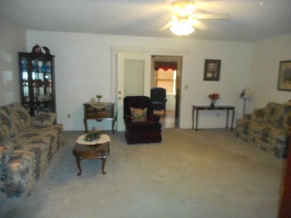 5th image of 643 Sherwood Pl