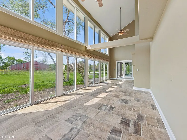 15020 King Dr — Photo 21
