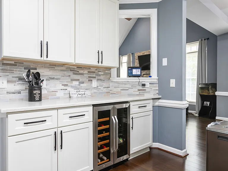 305 Lucas Park Dr — Photo 5