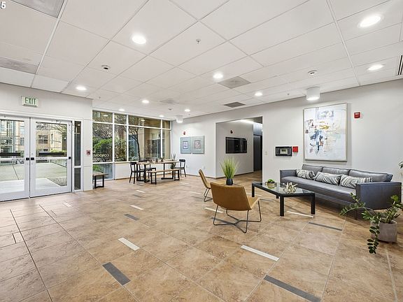 5th image of 701 Columbia St APT 103